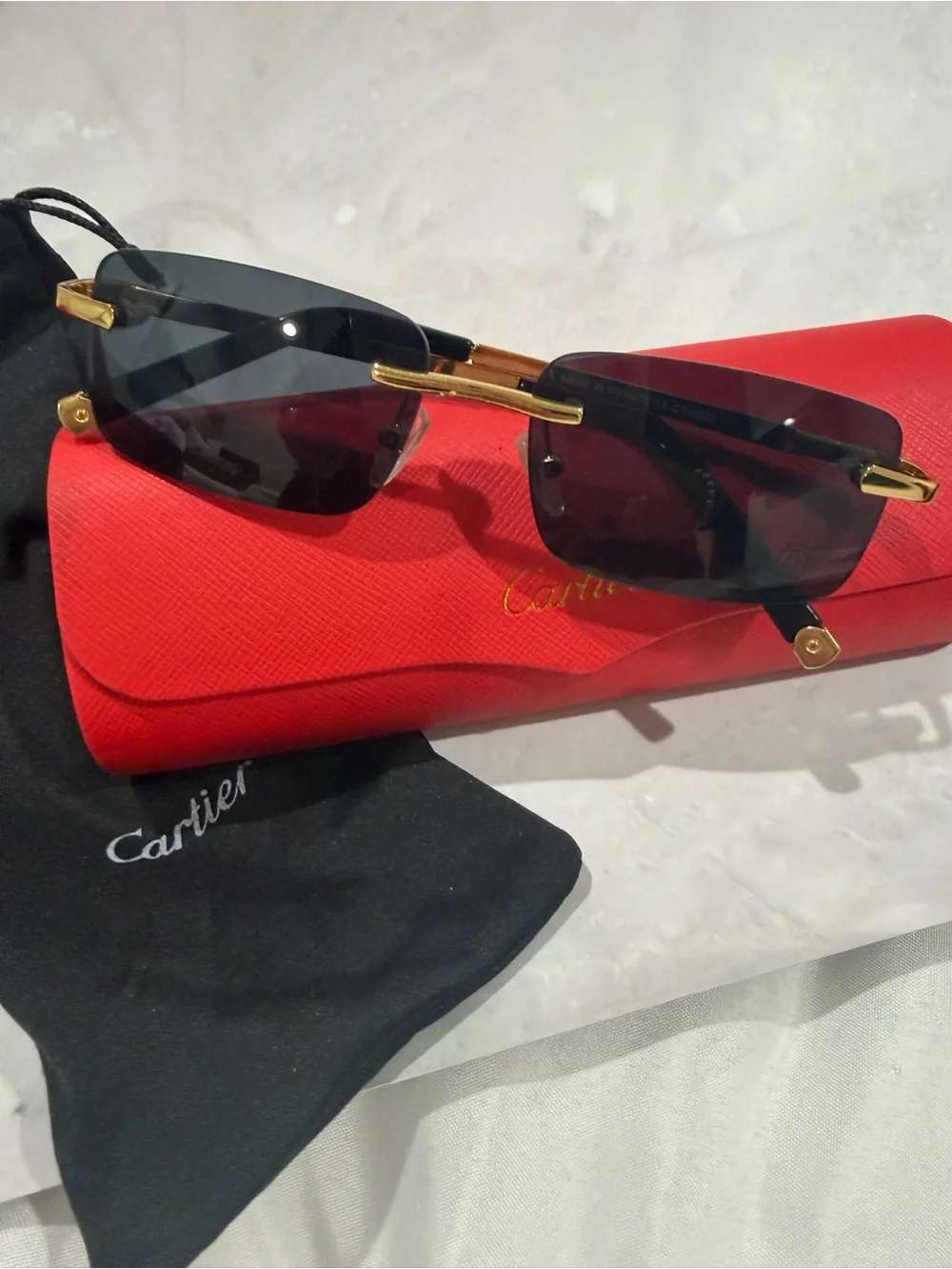 Fashion Black and Gold Sunglasses with Red Case